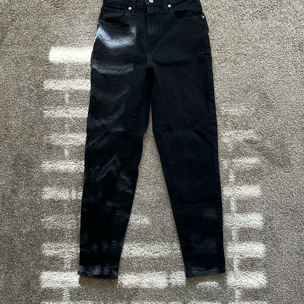 Levi’s high waisted mom jeans size 27 black like new